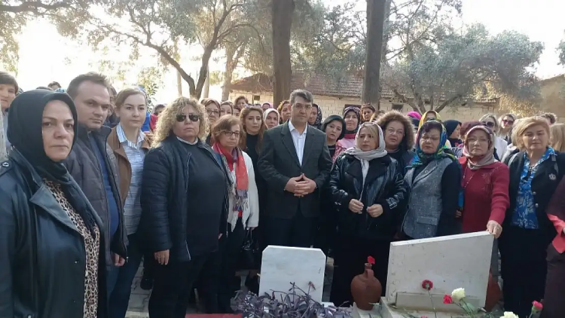 Elazığlı kadın muhtarlardan ilk kadın muhtar Gül Esin'in kabrine ziyaret 