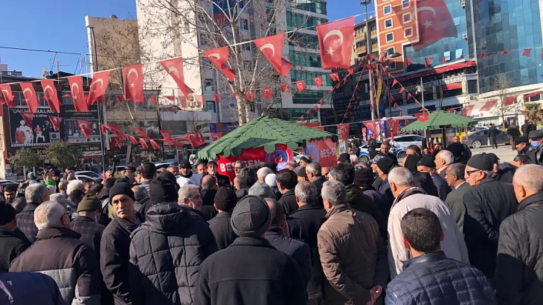 Emekliler düşük zammı protesto etti