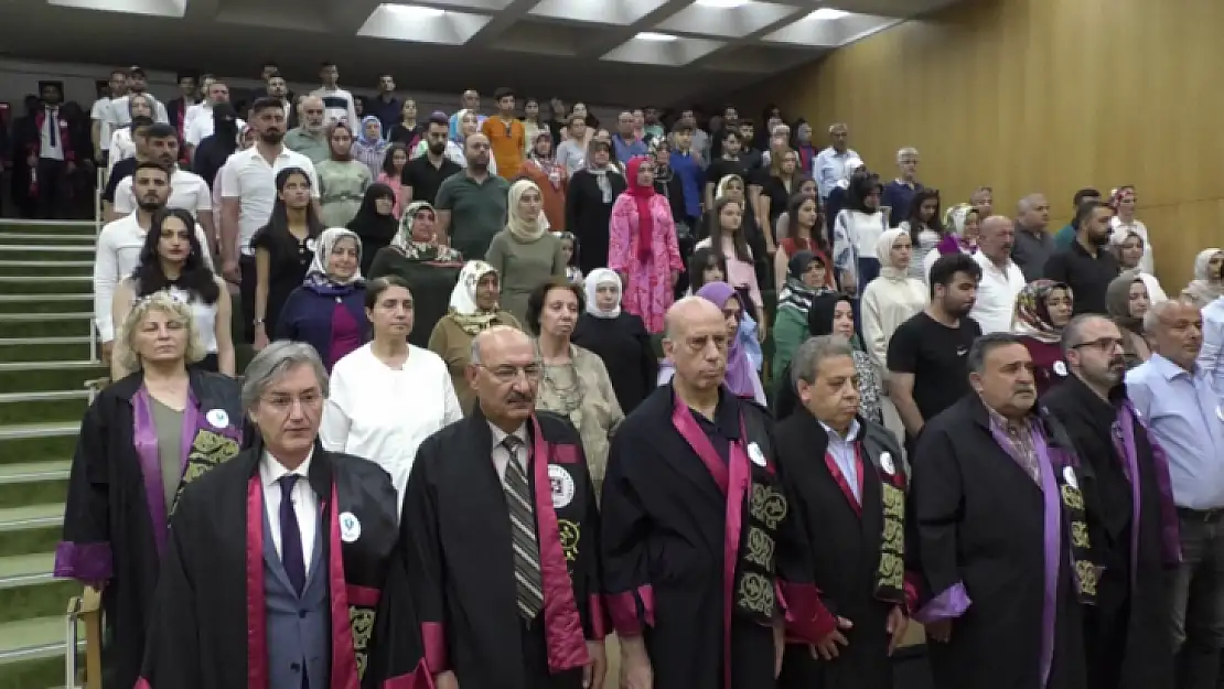 Fırat Üniversitesi Fen Fakültesi, mezunlarını uğurladı 