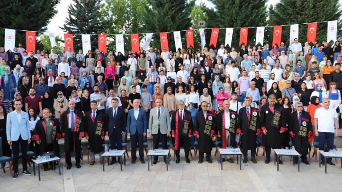 Fırat Üniversitesi'nde mezuniyet heyecanı 