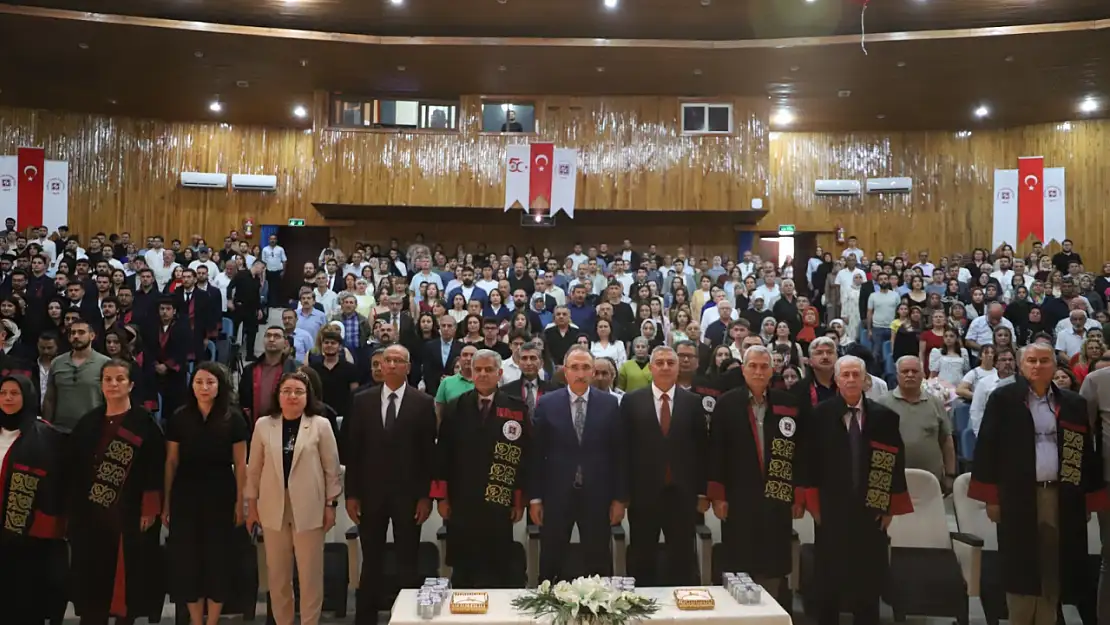 Fırat Üniversitesi'nde mezuniyet heyecanı