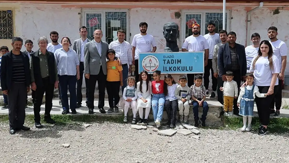 Fırat Üniversitesi öğrencileri köy okulunu onarıp boyadı