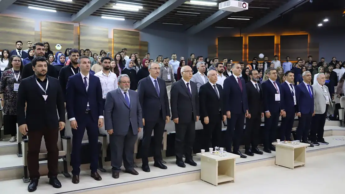 FÜ, Uluslararası Ekonomi Finans ve İşletme Kongresi'ne ev sahipliği yaptı