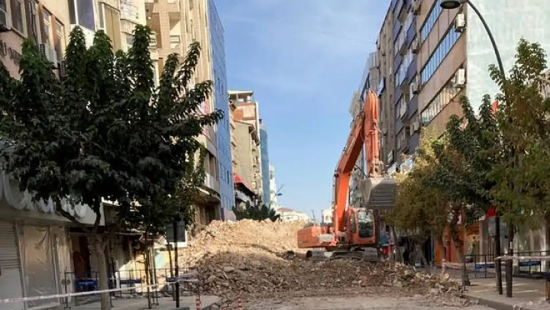 Gazi Caddesi trafiğe açıldı