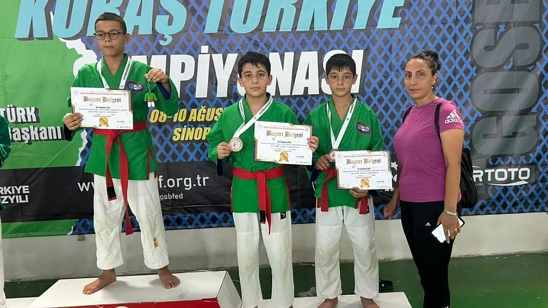 Genç sporcu Umuthan Yağcı'dan madalya sevinci