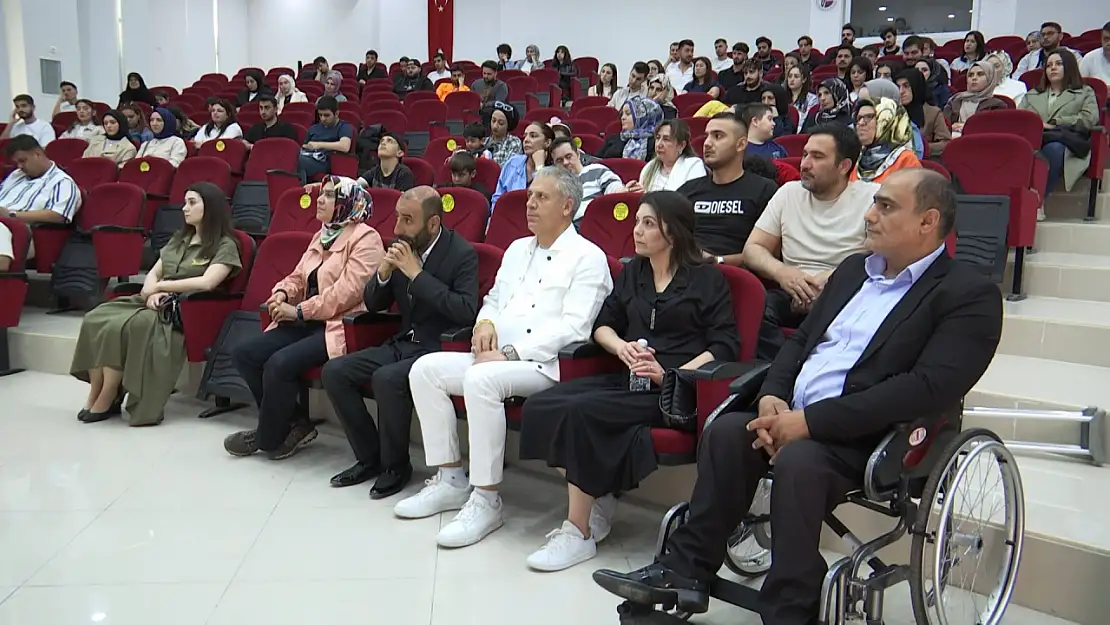 Hançerli, İletişim Fakültesi öğrencileri ile buluştu