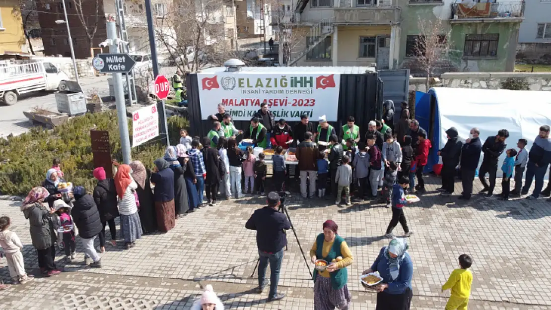 İHH'dan depremzedelere sıcak yemek ve sosyal yardımlar 