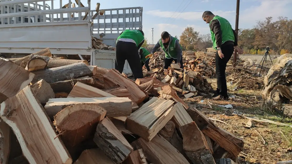 İHH odun ve soba yardımlarını sürdürüyor