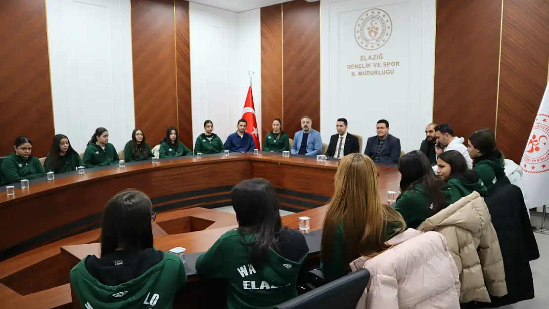 İl Müdürü Eren, su topu takımını kabul etti