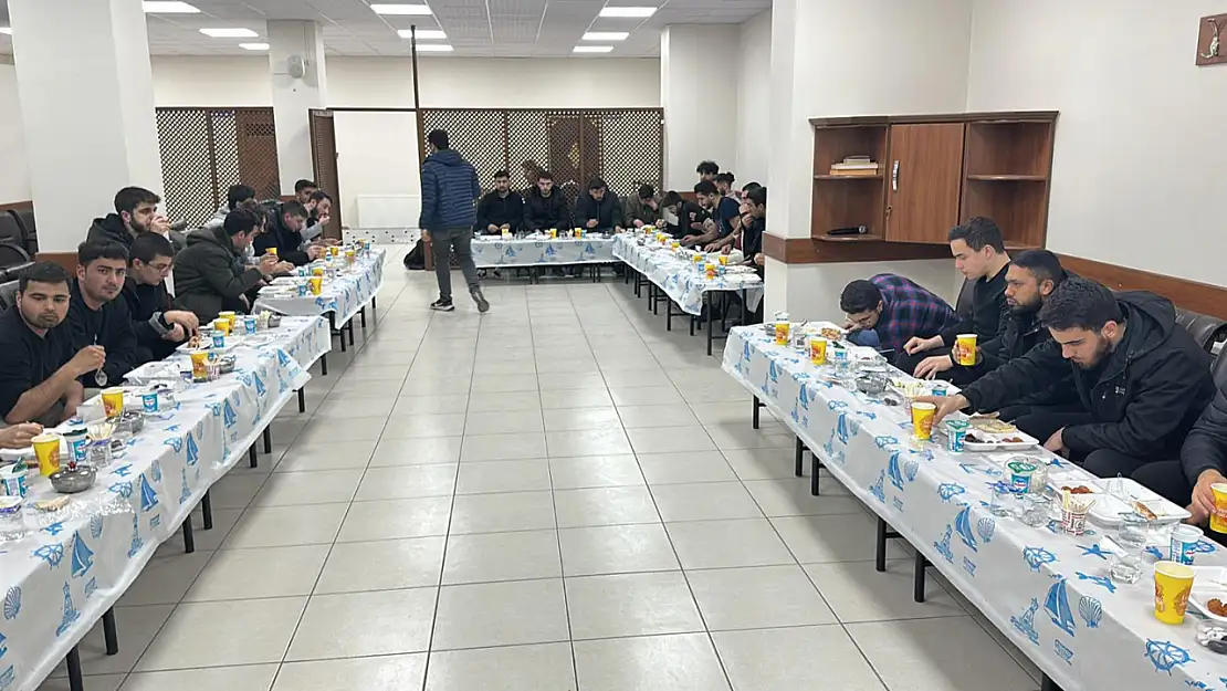 İl Müftülüğünden, üniversite öğrencilerine iftar sofrası