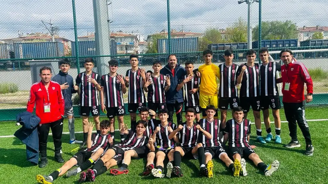 İl Özel İdaresi Spor Kulübü U-16 Futbol Takımı Kayseri'de