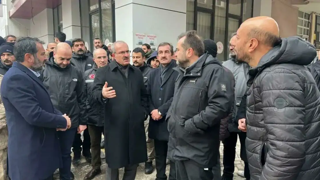 İl Protokolü ağır hasarlı binalarda incelemelerde bulundu