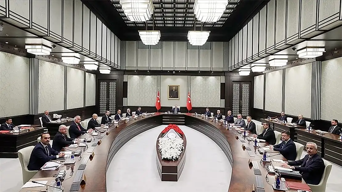 Kabine toplanıyor