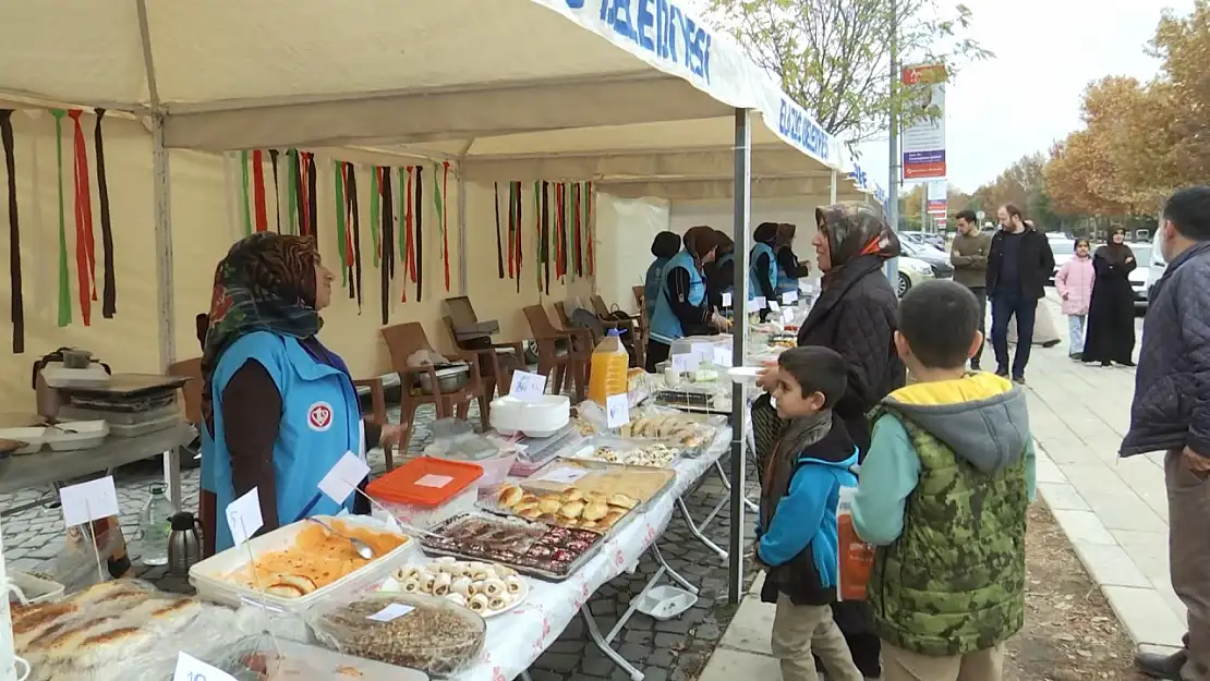 Kuran Kursu Öğrencilerinden Gazze için kermes 