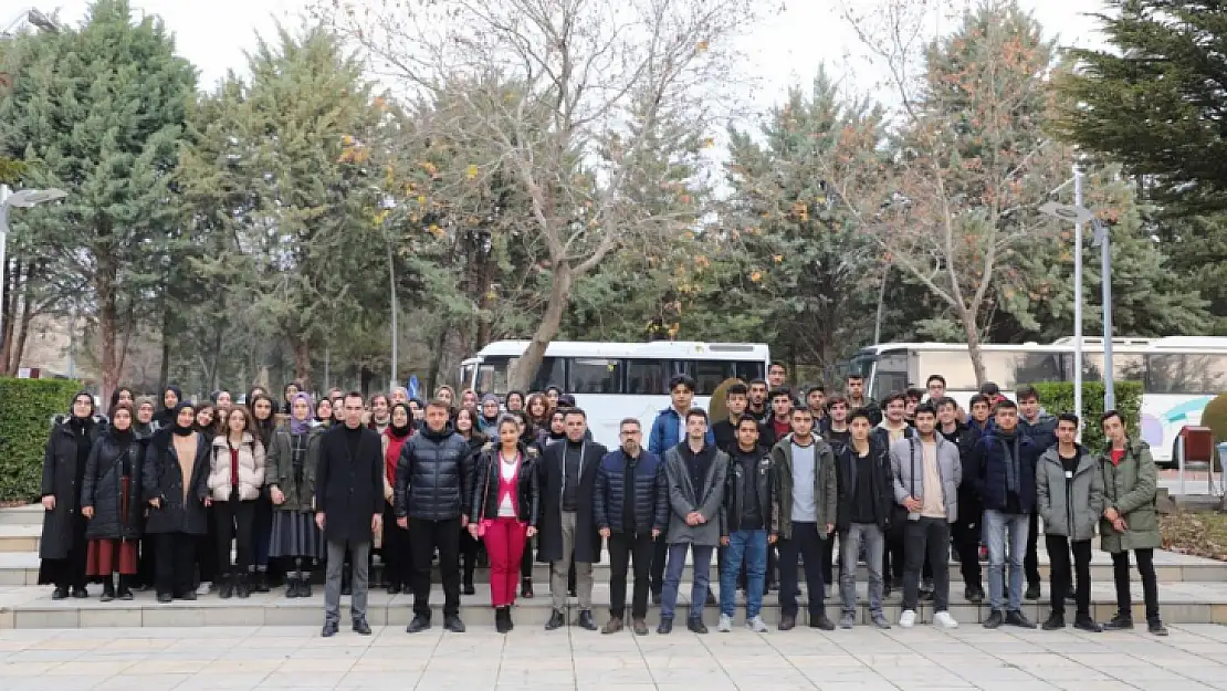 Lise Öğrencileri Fırat Üniversitesi'ni gezdi