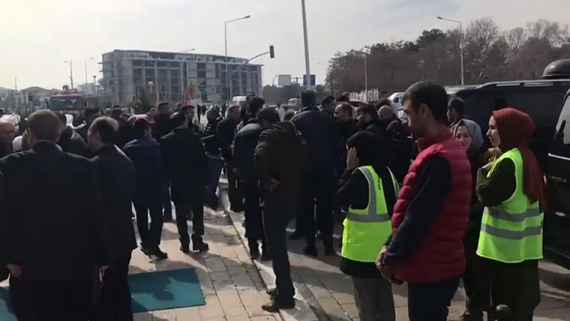 Malatya'da hasarlı binalar yıkıldı 