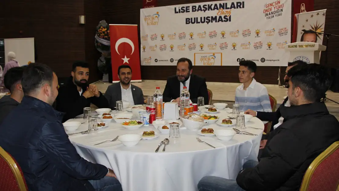 Milletvekili Ağar, gençlerle iftarda bir araya geldi