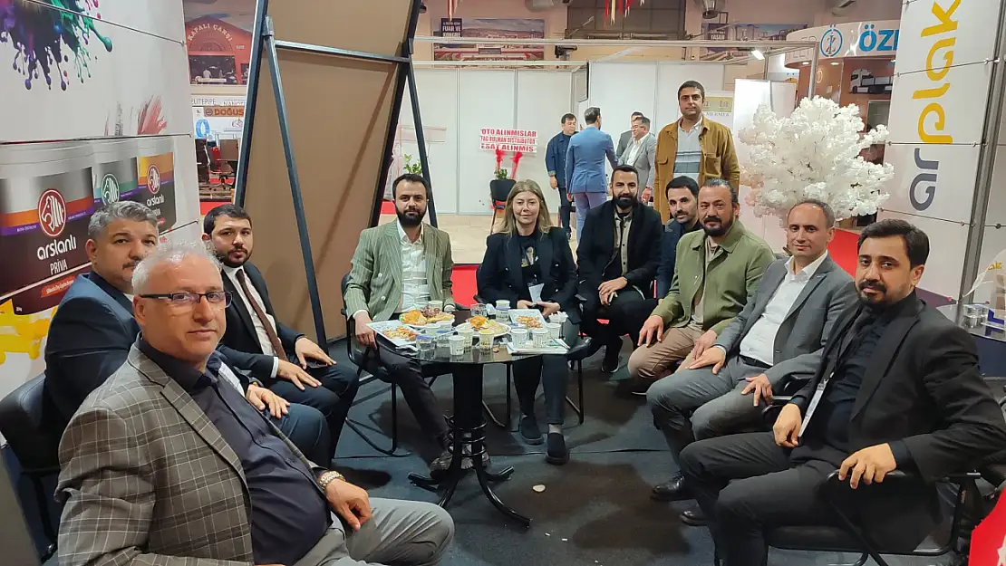 MÜSİAD Yönetimi, Elazığ İnşaat Fuarı'nda stantları gezdi