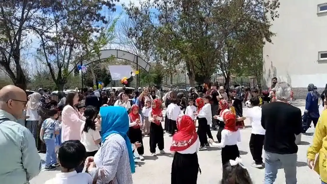 Nahit Ergene Ortaokulu'ndan geleneksel bahar şenliği