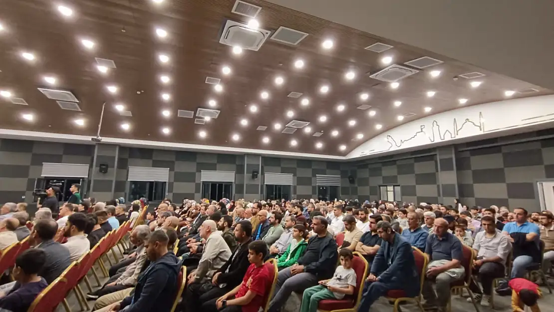 'Namaz ve Direniş' konferansı yoğun katılımla gerçekleşti