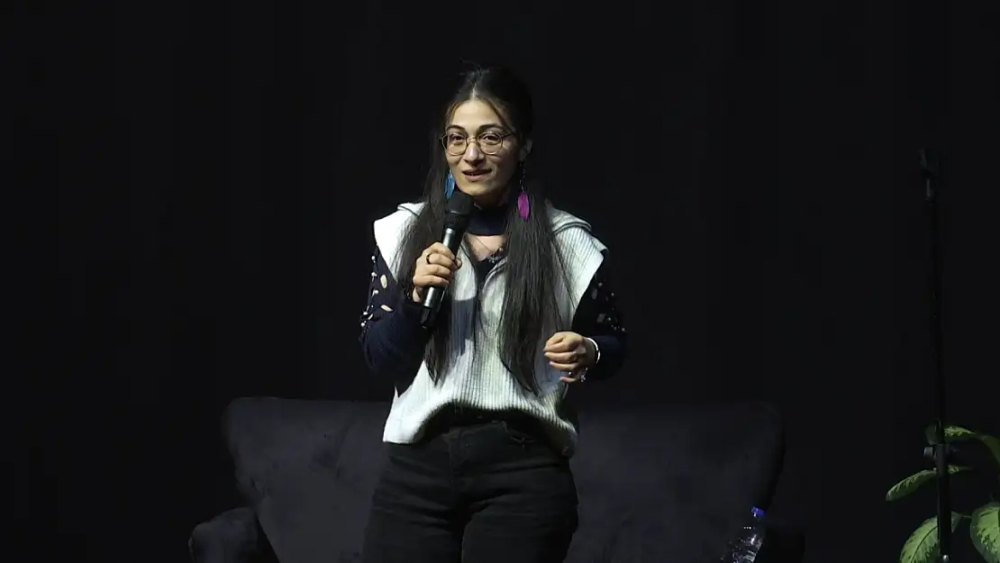 Orcik Açık Mikrofon Stand-Up gösterisi