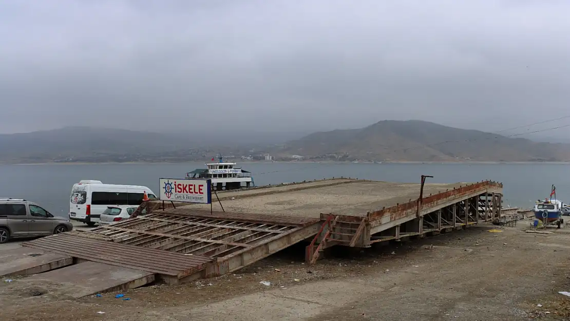 Pertek Feribot İskelesi 'Çekek İskele ve Komuta Merkezi'nin' yıkım ve söküm ihalesi yapılacak