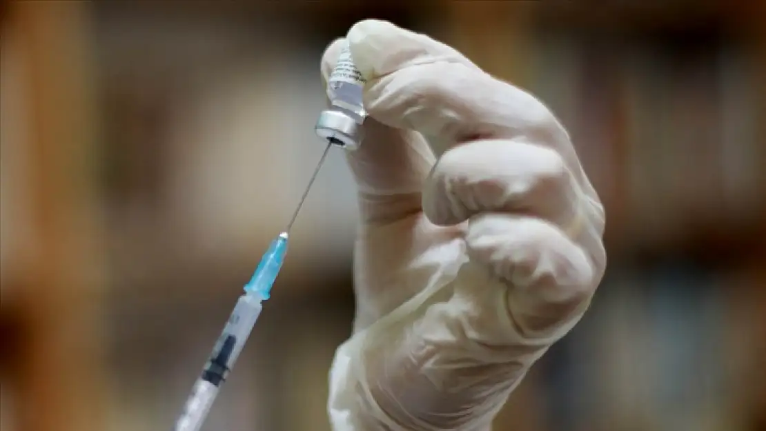 Pfizer'ın CEO'su yeni aşı için tarih verdi! 