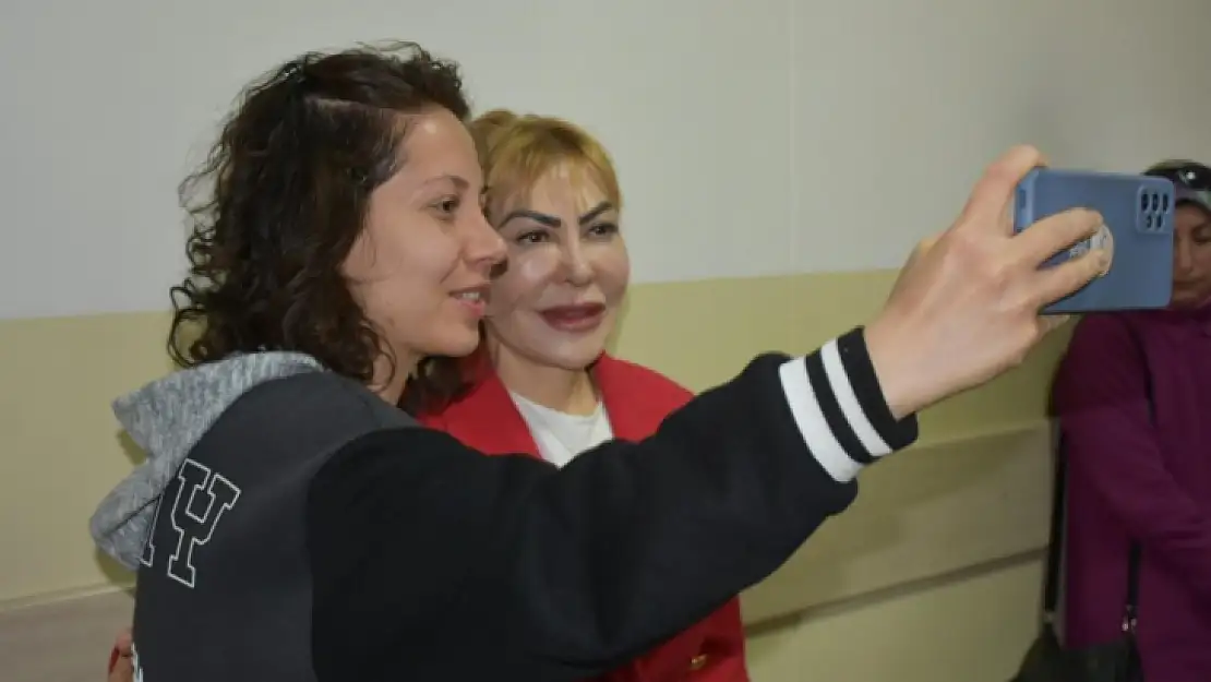 Prof. Dr. Yasemin Açık Oyunu Kullandı 