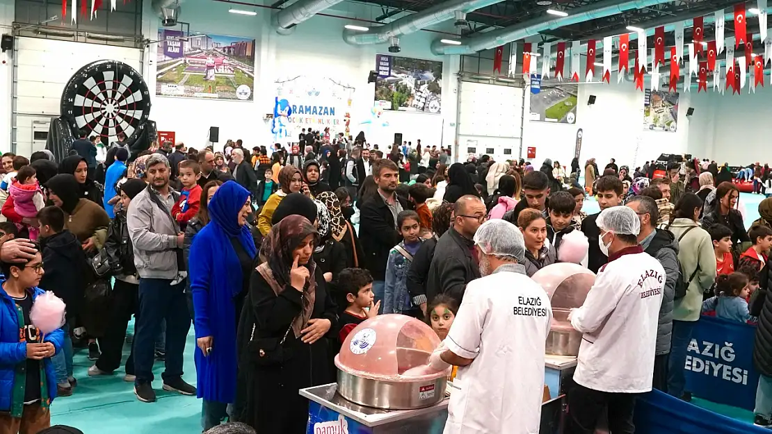 Ramazan etkinliklerinde, Engelsiz Yaşam Korosu ile tasavvuf topluluğu sahne aldı