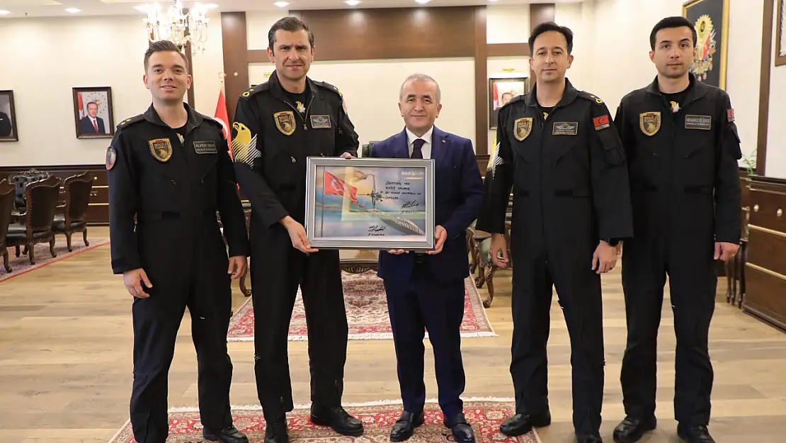 SOLOTÜRK ekibinden Elazığ Valisi Numan Hatipoğlu'na ziyaret