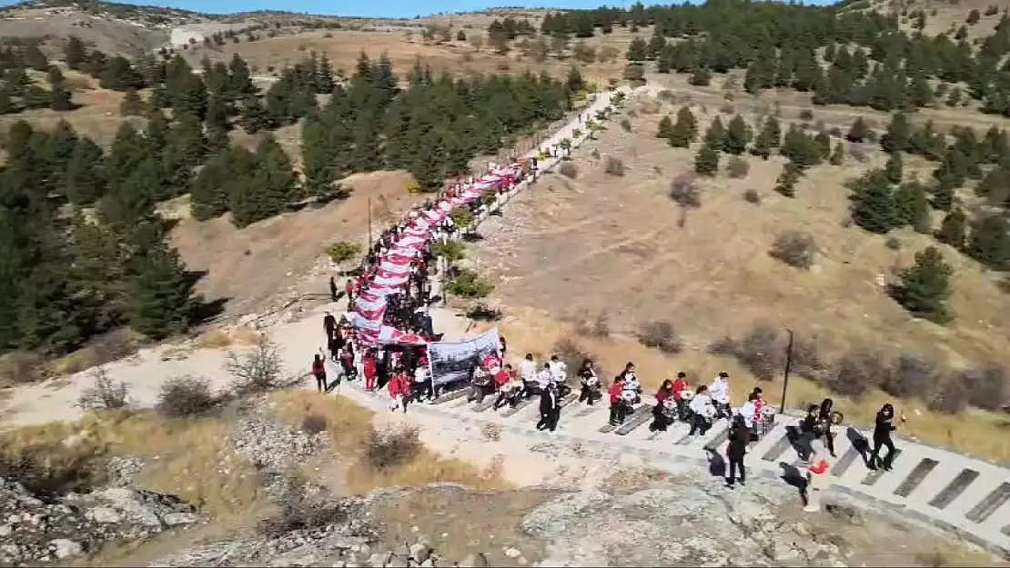 Tarihten Geleceğe Cumhuriyet Adımları yürüyüşü