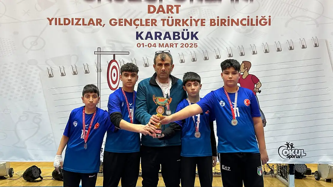 TOKİ Fırat Ortaokulu Dart'ta Türkiye ikincisi