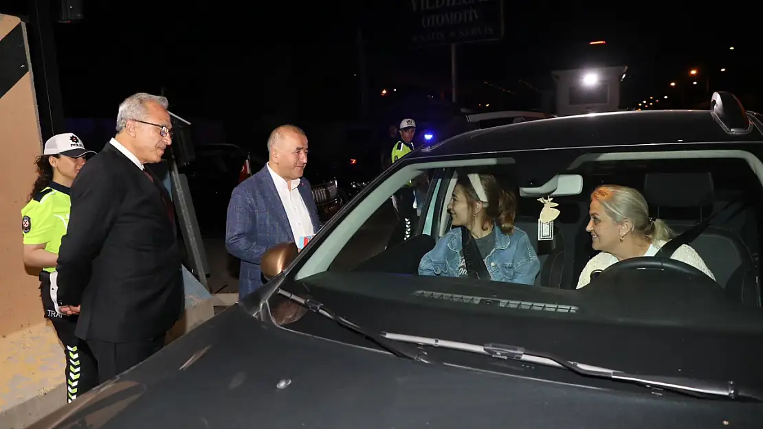 Vali Hatipoğlu'ndan bayramda güvenlik güçlerine ve vatandaşlara ziyaret