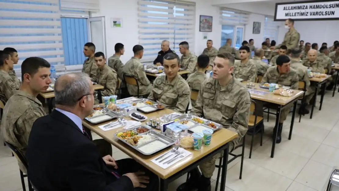 Vali Toraman, iftarda er ve erbaşlarla buluştu 