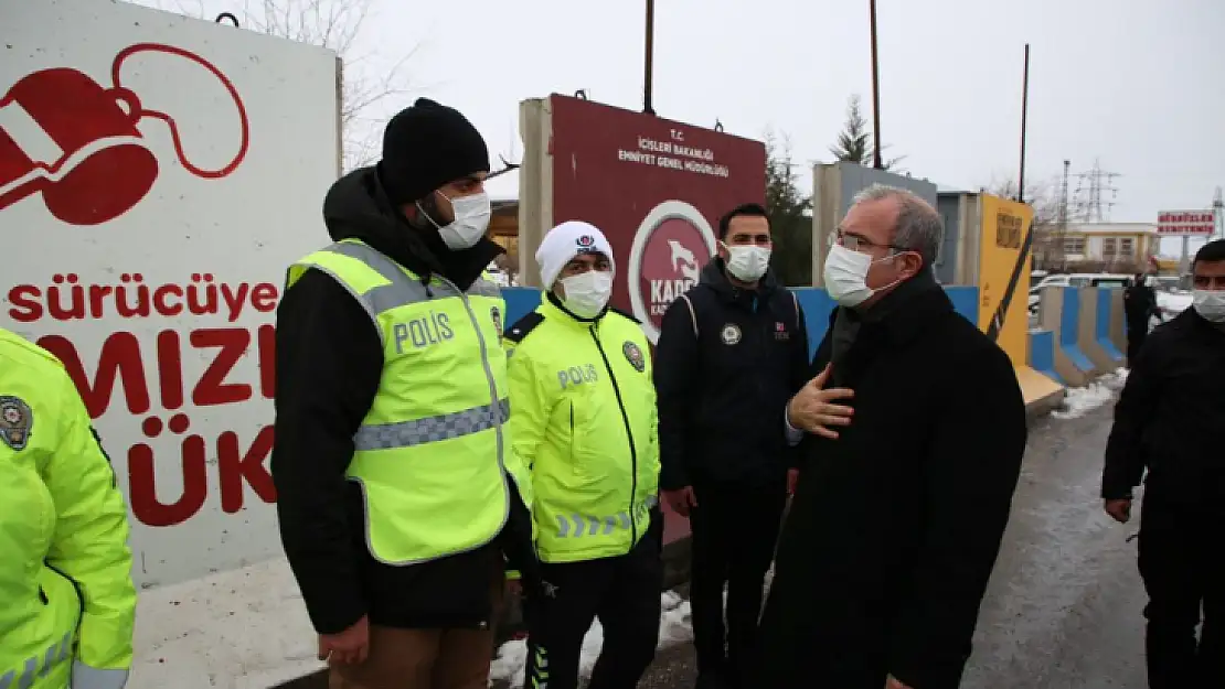 Vali Toraman, Polis uygulama noktalarını gezdi 