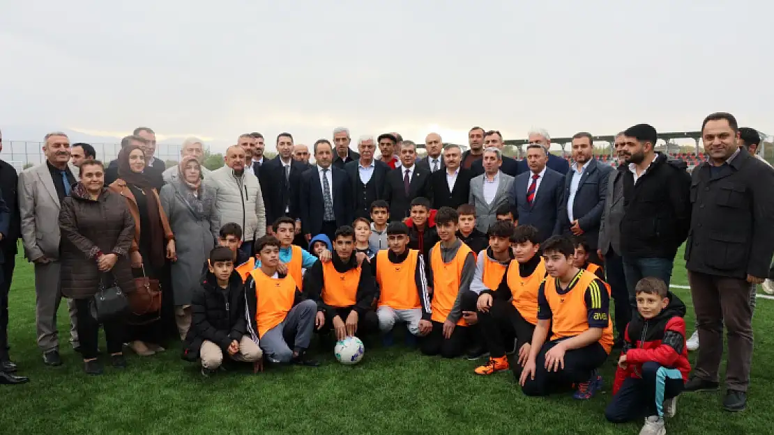 Yurtbaşı Futbol Sahaları açıldı