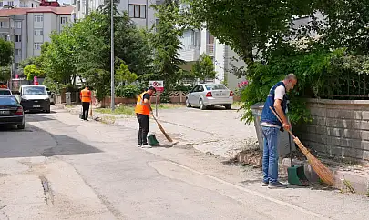 Cumhuriyet Mahallesi'nde kapsamlı temizlik çalışması
