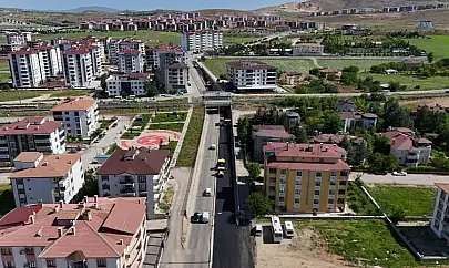 Elazığ Belediyesi, kent genelindeki asfaltlama çalışmalarına devam ediyor