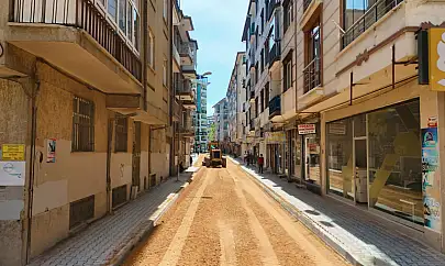 Elazığ Belediyesi, Yeni Mahalle'de asfaltlama çalışmalarını sürdürüyor