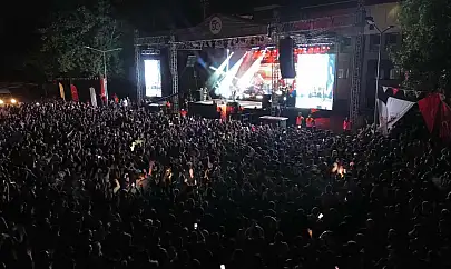 Fırat Üniversitesi 50. Yıl Festivali'nde Emre Altuğ rüzgârı esti