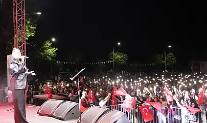 Fırat Üniversitesi 50. Yıl Festivali Azerin'in unutulmaz konseriyle sona erdi