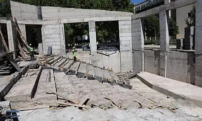 Rektör Göktaş, merkezi amfi inşaatında incelemelerde bulundu
