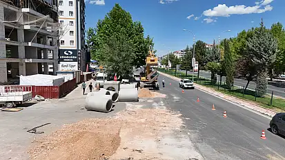 Cumhuriyet Mahallesi'nde kanalizasyon ve yağmur suyu hattı çalışmaları