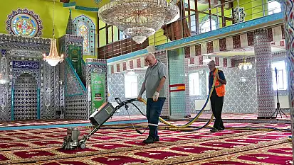 Elazığ Belediyesi, kentin dört bir yanında temizlik çalışmasına devam ediyor
