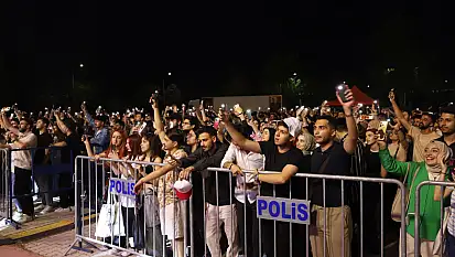Fırat Üniversitesi 50. Yıl Festivali Rock Konseriyle devam etti