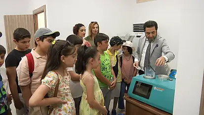 Prof. Dr. Yakuphanoğlu, çocuklara bilimsel çalışmalarını anlattı