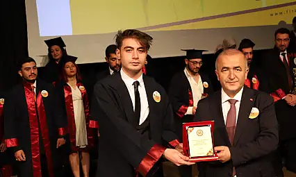 Fırat Üniversitesinde dereceye giren öğrenciler törenle ödüllerini aldı