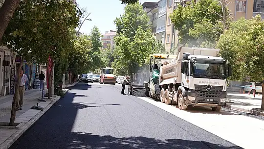 Başkan Şerifoğulları, Şehit İlhanlar Caddesi'nde incelemelerde bulundu