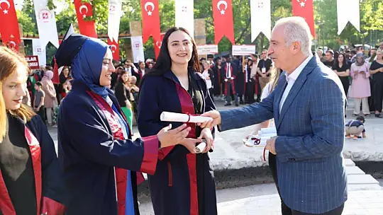 Fırat Üniversitesi'nde mezuniyet heyecanı