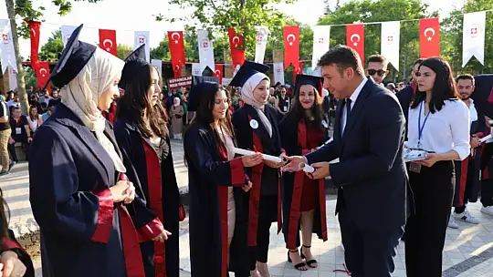 Fırat Üniversitesi'nde mezuniyet heyecanı